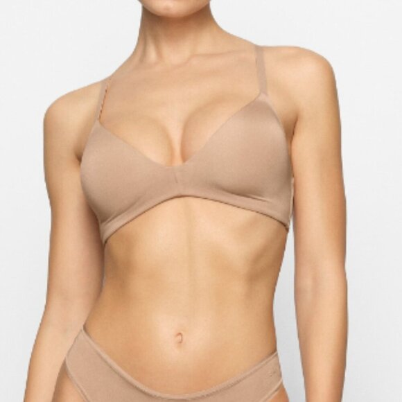 Skims Wireless Form T-Shirt Bra - Picture 1 of 6